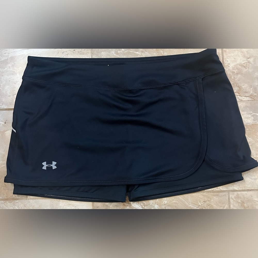 Under Armour Heat Gear black Skort size large